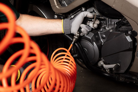 Przewód ciśnieniowy spiralny PE NEO Tools 5 m, 5x8 mm – 16 bar (14-808-1)