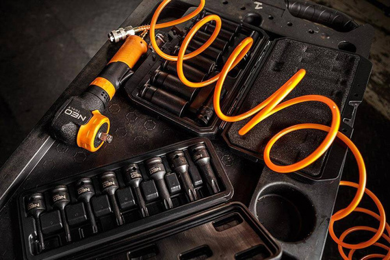 Przewód ciśnieniowy PE spiralny Neo Tools do sprężarki, 16 bar, 10 m, szybkozłączki