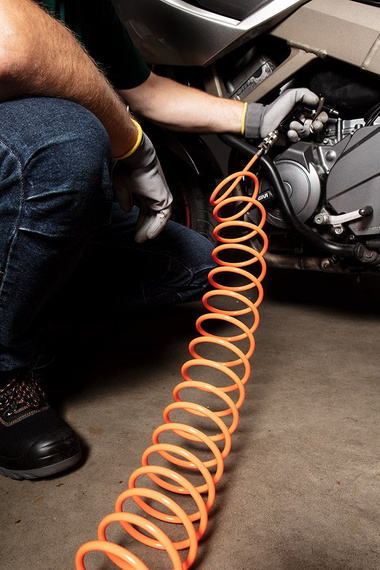 Przewód ciśnieniowy spiralny PE NEO Tools 5 m, 5x8 mm – 16 bar (14-808-1)