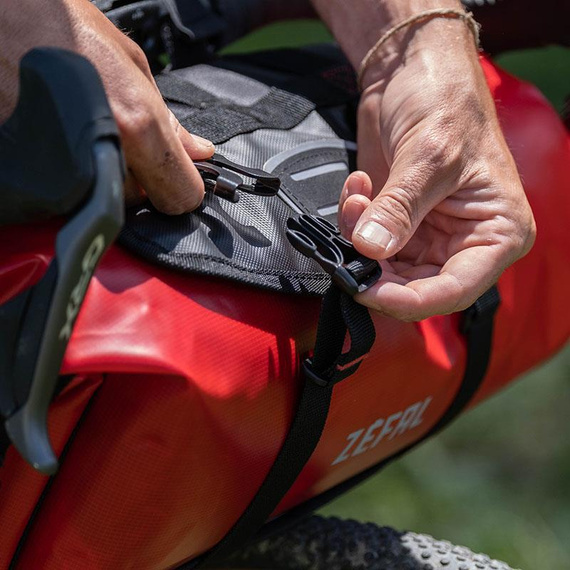 Torba na kierownicę Zefal Bikepacking Adventure F10 czarno-czerwona