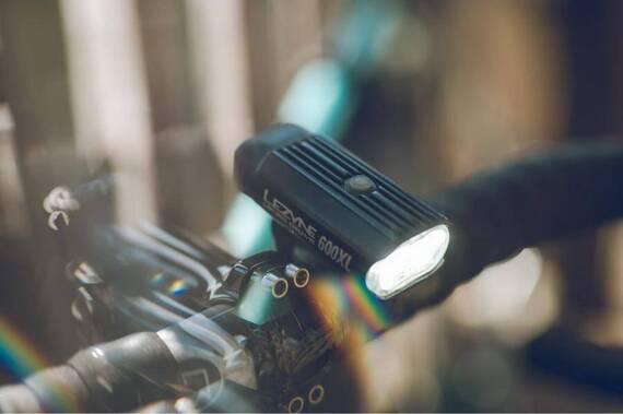 Lampka przednia Lezyne Micro Drive 600XL, 600 lumenów, USB, czarna