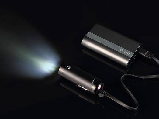 Lampka przednia Ravemen CR450 czarna, 450 lumenów, pilot, USB