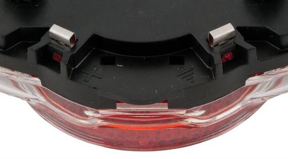 Lampka tylna Axa Spark z wyłacznikiem, rozstaw 50-80 mm czerwona